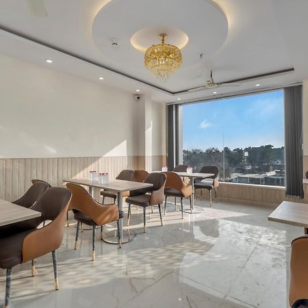 Hotel Sudarshan Ayodhya Exteriör bild