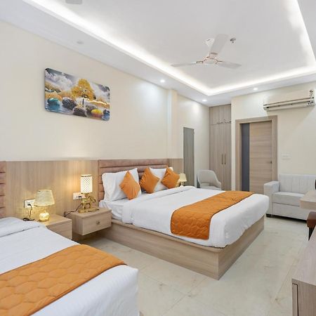 Hotel Sudarshan Ayodhya Exteriör bild
