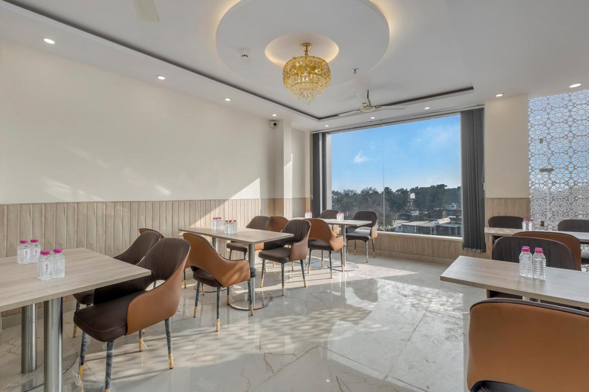 Hotel Sudarshan Ayodhya Exteriör bild
