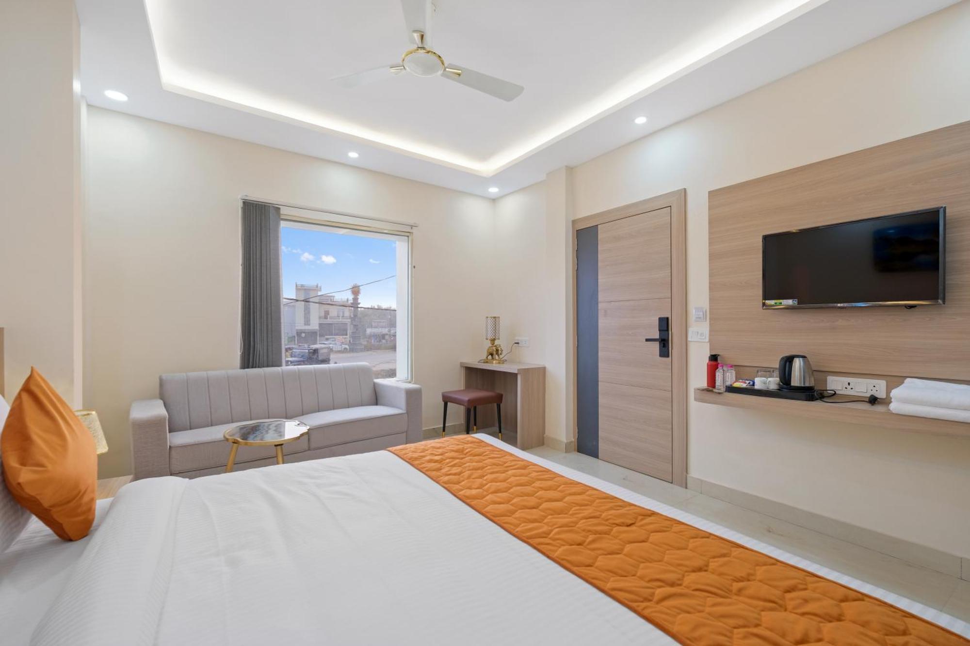 Hotel Sudarshan Ayodhya Exteriör bild
