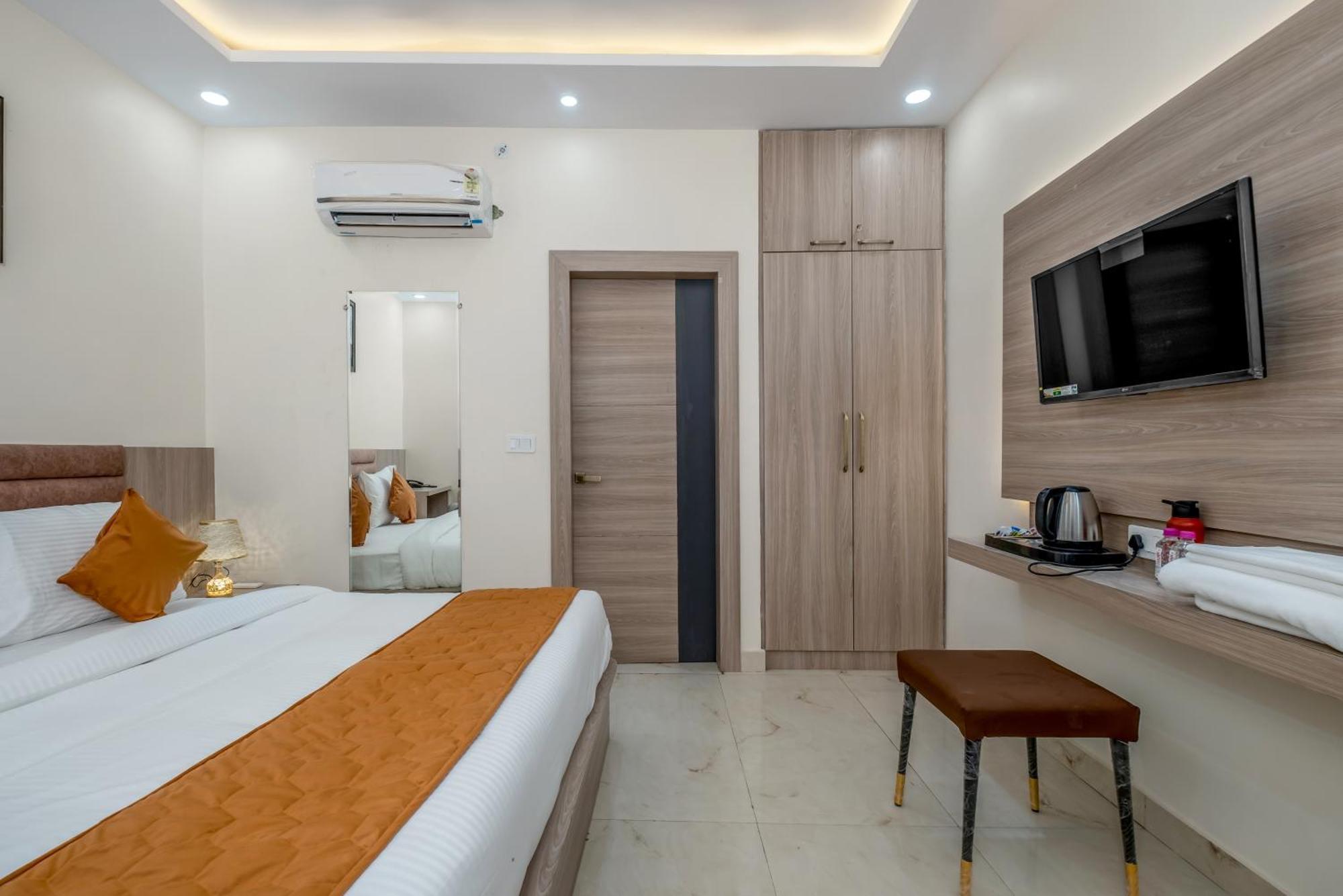 Hotel Sudarshan Ayodhya Exteriör bild