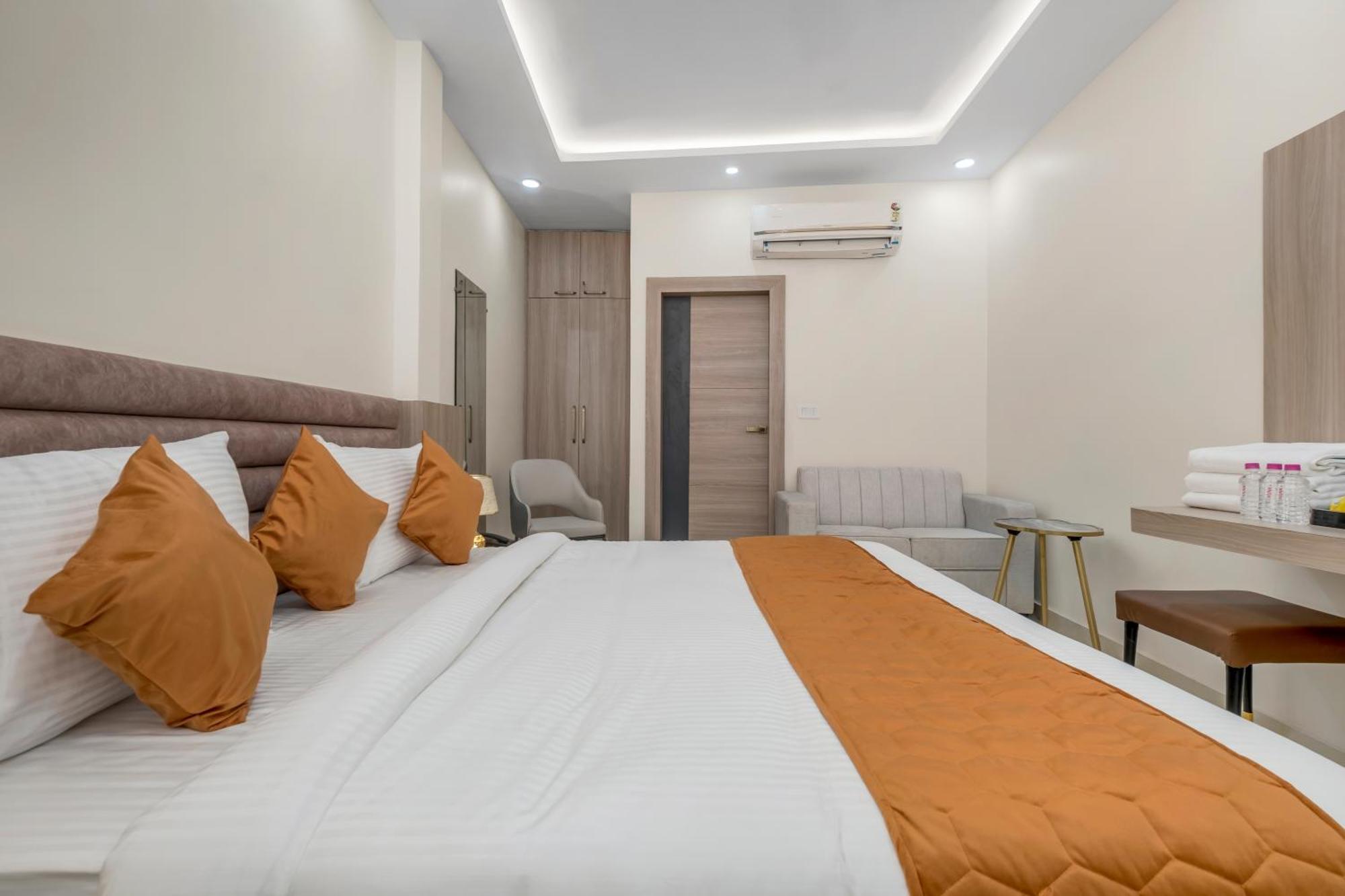 Hotel Sudarshan Ayodhya Exteriör bild