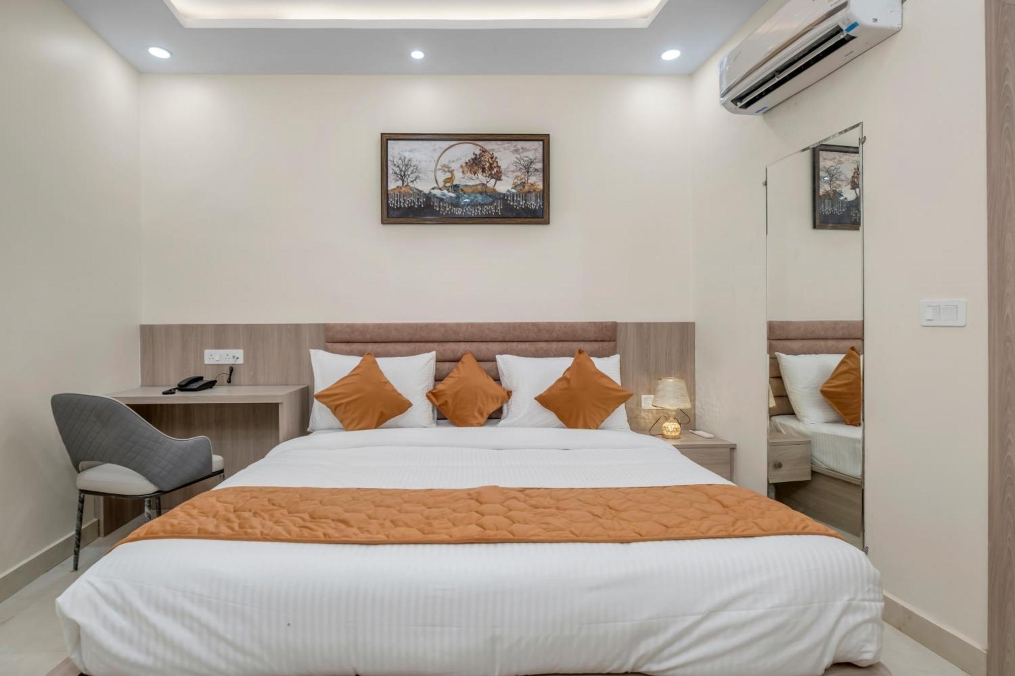 Hotel Sudarshan Ayodhya Exteriör bild
