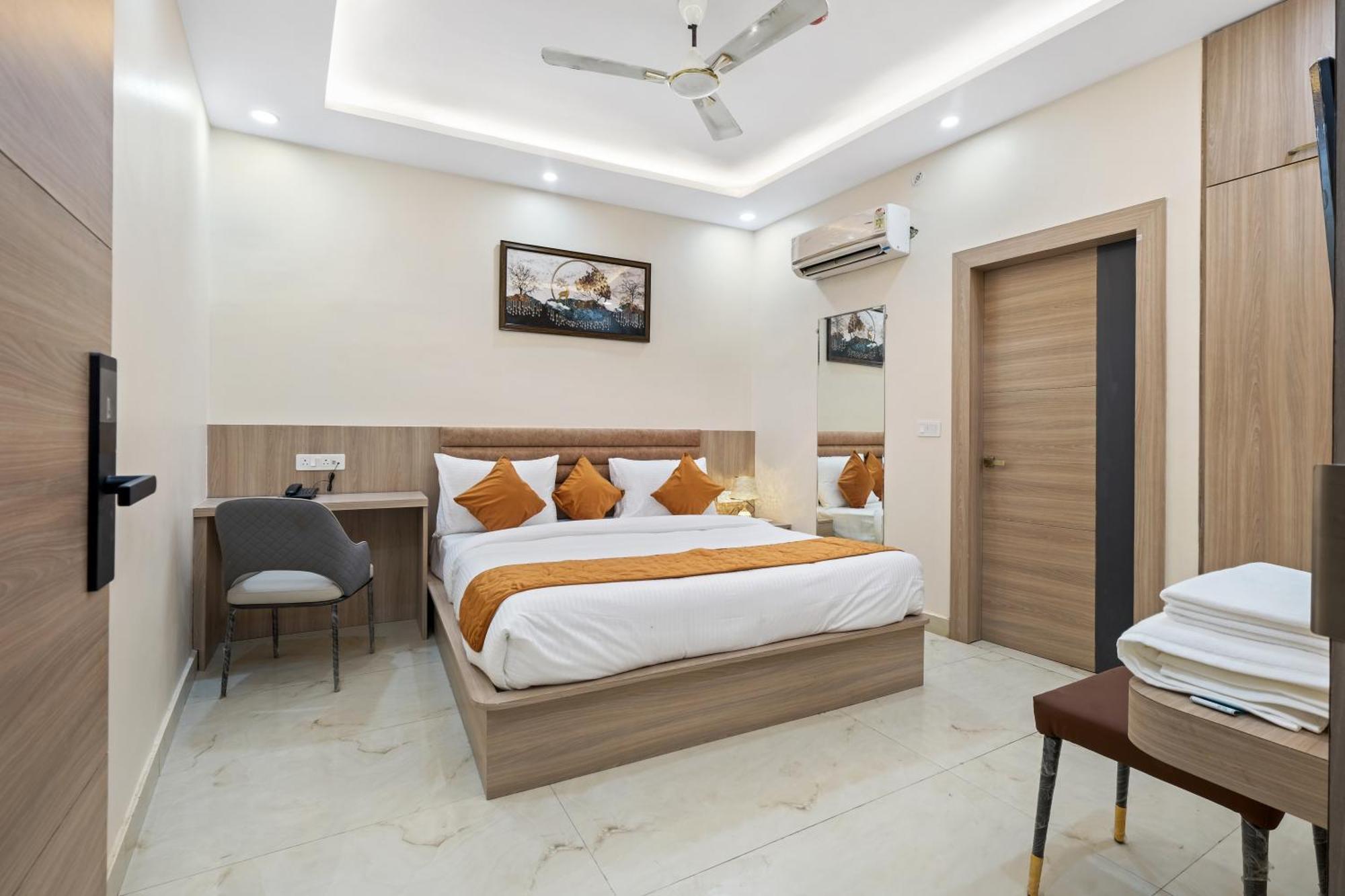 Hotel Sudarshan Ayodhya Exteriör bild